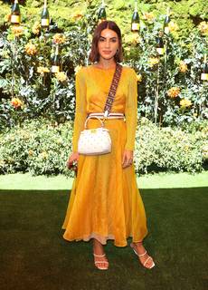 Camila Coelho feet photo thumbnail