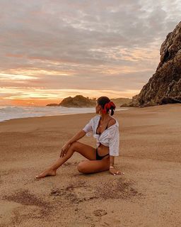 Camila Coelho feet photo thumbnail