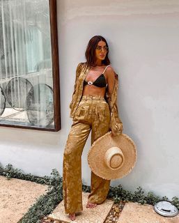 Camila Coelho feet photo thumbnail