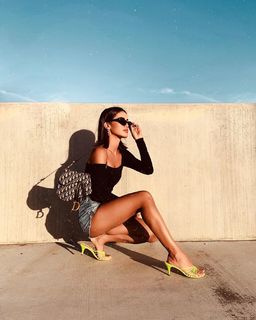 Camila Coelho feet photo thumbnail