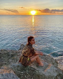 Camila Coelho feet photo thumbnail