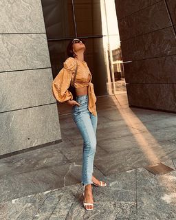 Camila Coelho feet photo thumbnail