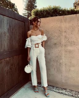 Camila Coelho feet photo thumbnail