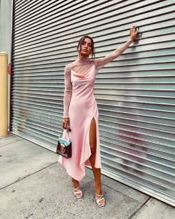 Camila Coelho feet photo thumbnail