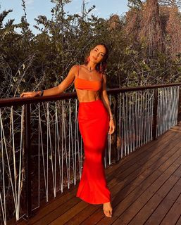 Camila Coelho feet photo thumbnail