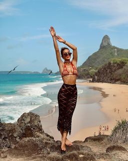 Camila Coelho feet photo thumbnail