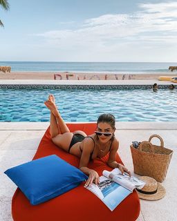 Camila Coelho feet photo thumbnail