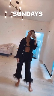 Camila Coelho feet photo thumbnail