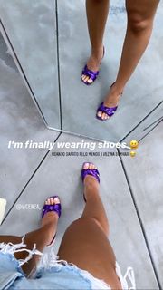 Camila Coelho feet photo thumbnail