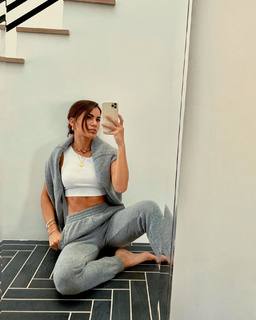 Camila Coelho feet photo thumbnail