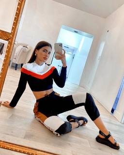 Camila Coelho feet photo thumbnail