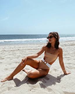 Camila Coelho feet photo thumbnail