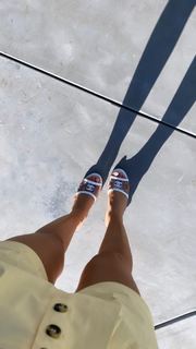 Camila Coelho feet photo thumbnail