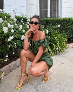 Camila Coelho feet photo thumbnail