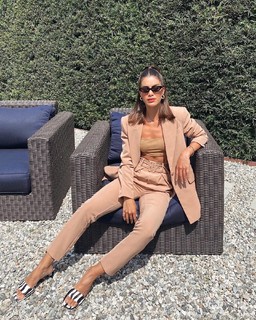 Camila Coelho feet photo thumbnail