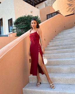 Camila Coelho feet photo thumbnail