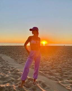 Camila Coelho feet photo thumbnail