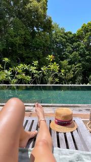 Camila Coelho feet photo thumbnail