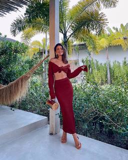 Camila Coelho feet photo thumbnail