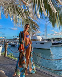 Camila Coelho feet photo thumbnail