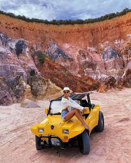 Camila Coelho feet photo thumbnail