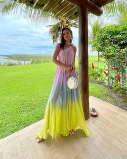 Camila Coelho feet photo thumbnail