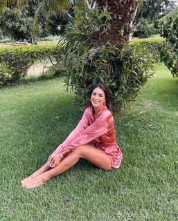 Camila Coelho feet photo thumbnail