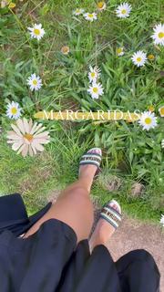 Camila Coelho feet photo thumbnail