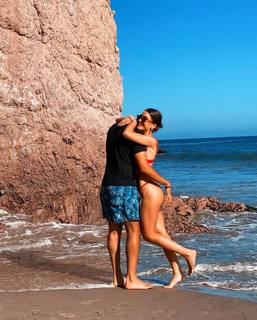 Camila Coelho feet photo thumbnail