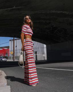 Camila Coelho feet photo thumbnail