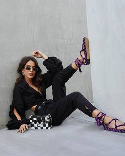 Camila Coelho feet photo thumbnail