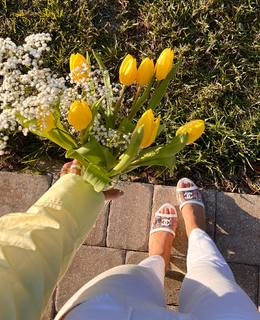 Camila Coelho feet photo thumbnail