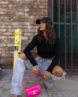 Camila Coelho feet photo thumbnail