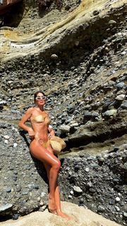 Camila Coelho feet photo thumbnail