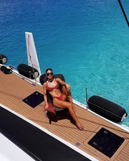 Camila Coelho feet photo thumbnail