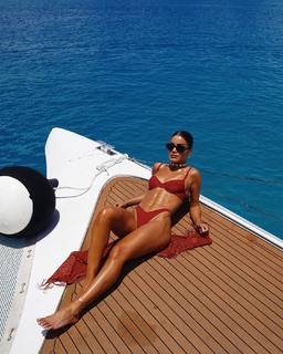 Camila Coelho feet photo thumbnail