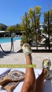 Camila Coelho feet photo thumbnail