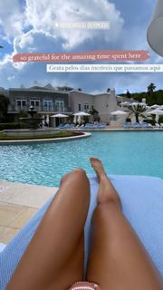 Camila Coelho feet photo thumbnail
