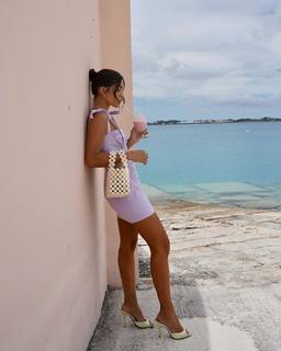 Camila Coelho feet photo thumbnail