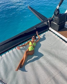 Camila Coelho feet photo thumbnail