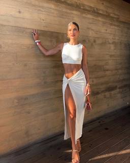 Camila Coelho feet photo thumbnail