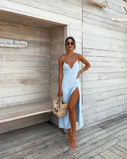 Camila Coelho feet photo thumbnail