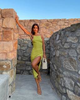 Camila Coelho feet photo thumbnail