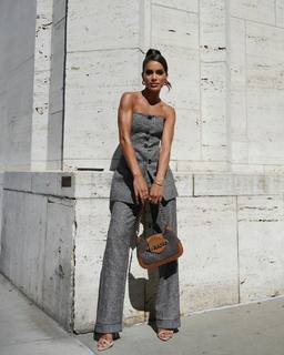 Camila Coelho feet photo thumbnail