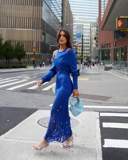 Camila Coelho feet photo thumbnail