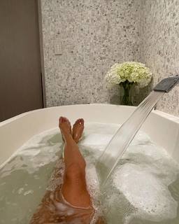 Camila Coelho feet photo thumbnail