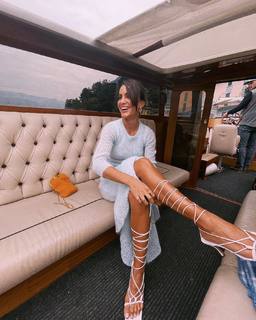 Camila Coelho feet photo thumbnail