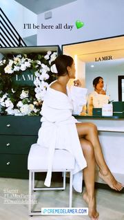 Camila Coelho feet photo thumbnail