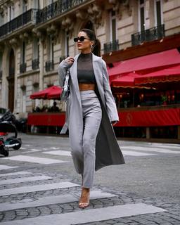 Camila Coelho feet photo thumbnail