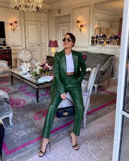 Camila Coelho feet photo thumbnail